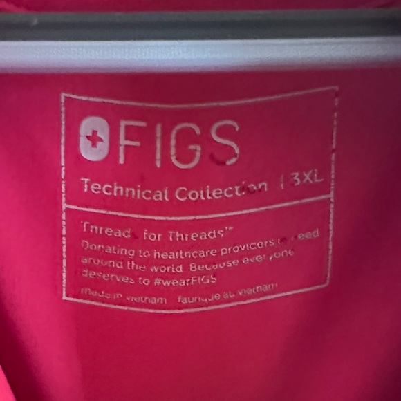 Figs Bright Pink Rafaela with FREE HW Zamora Joggers - Picture 4 of 4